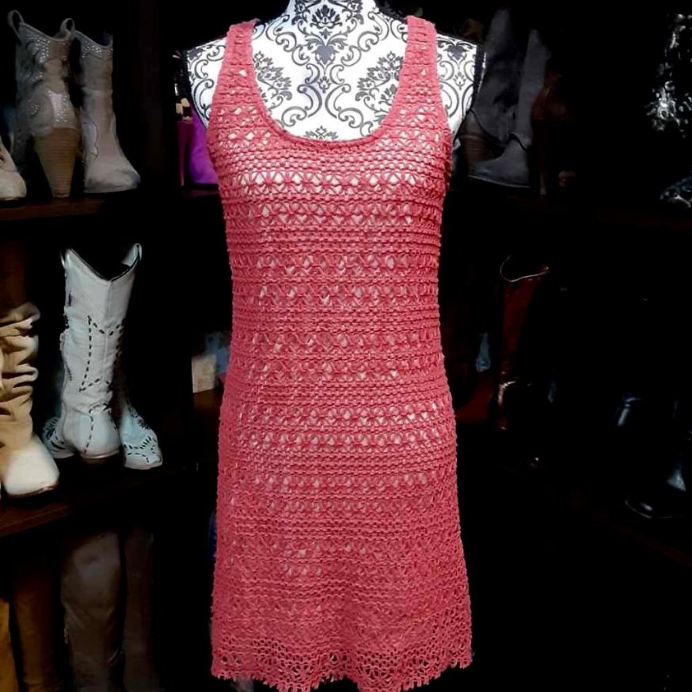 LC Lauren Conrad fully lined short coral crochet dress